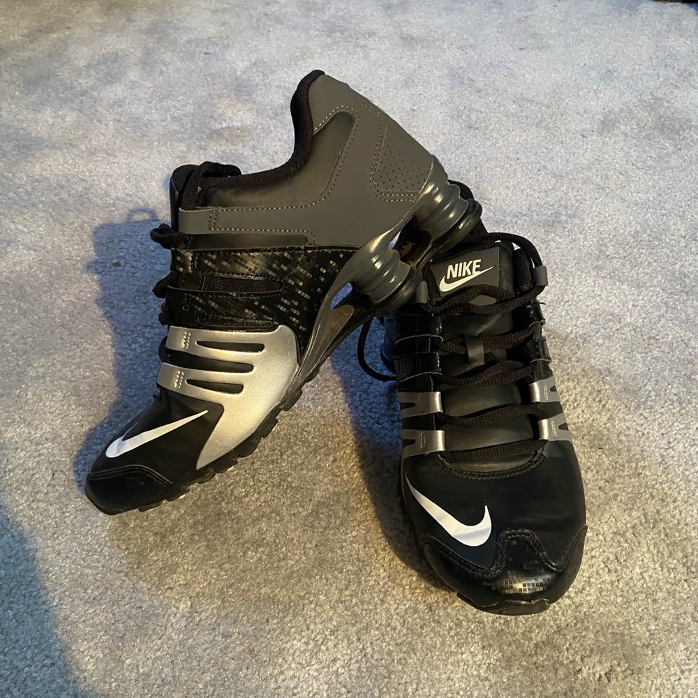 Black Nike Shox